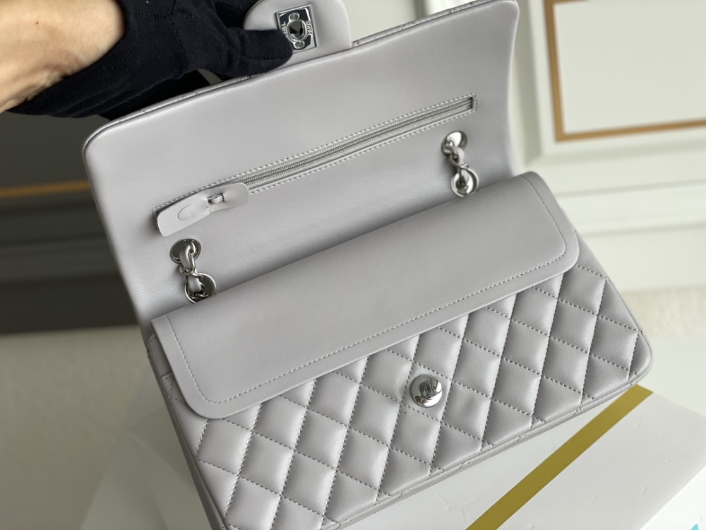 Chanel 𝘾𝙡𝙖𝙨𝙨𝙞𝙘 𝙁𝙡𝙖𝙥 CF bag 23C 1112 MM 25cm Mirror Boutique