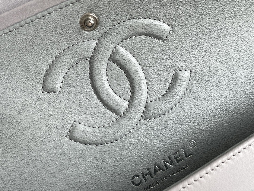 Chanel 𝘾𝙡𝙖𝙨𝙨𝙞𝙘 𝙁𝙡𝙖𝙥 CF bag 23C 1112 MM 25cm Mirror Boutique