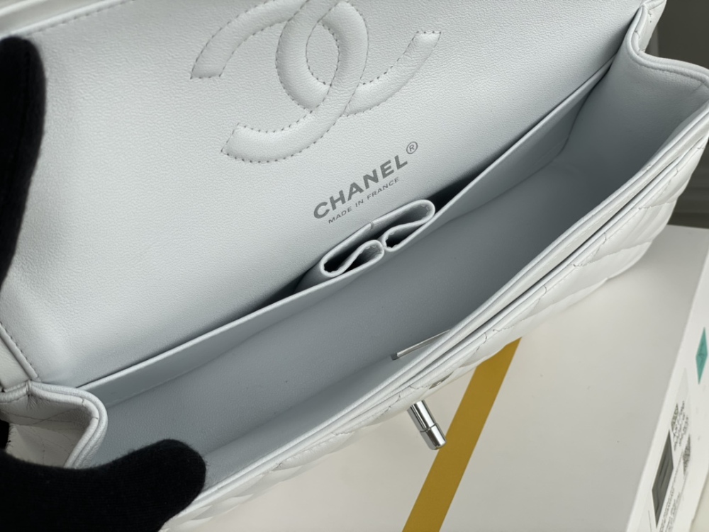 Chanel 𝘾𝙡𝙖𝙨𝙨𝙞𝙘 𝙁𝙡𝙖𝙥 CF bag 23C 1112 MM 25cm Mirror Boutique