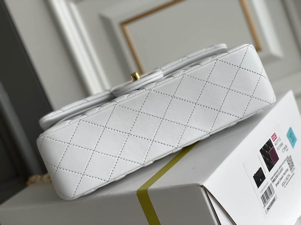 Chanel 𝘾𝙡𝙖𝙨𝙨𝙞𝙘 𝙁𝙡𝙖𝙥 CF bag 23C 1112 PM 23cm Mirror Boutique