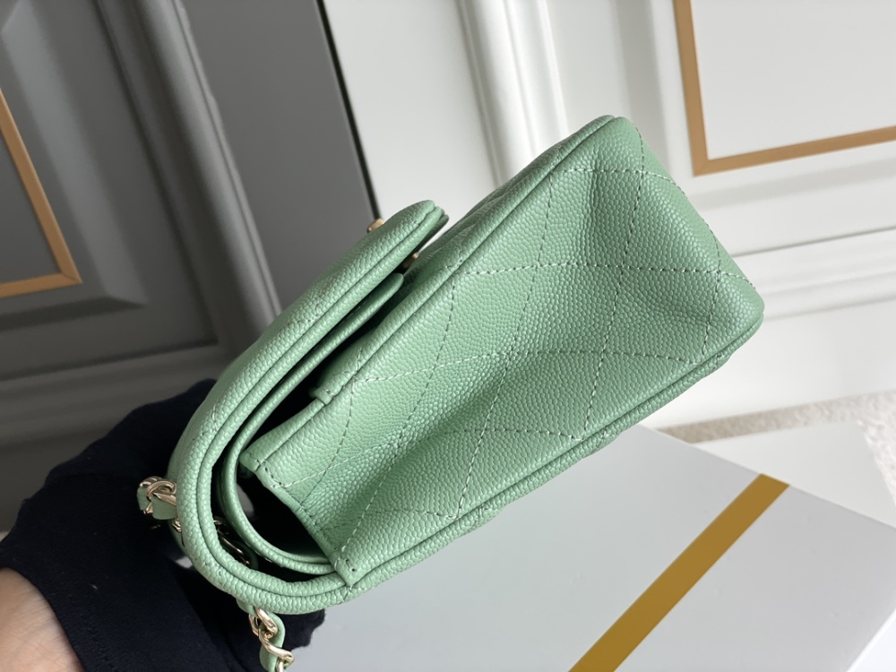 Chanel 𝘾𝙡𝙖𝙨𝙨𝙞𝙘 𝙁𝙡𝙖𝙥 CF bag 23C 1112 MM 25cm Mirror Boutique