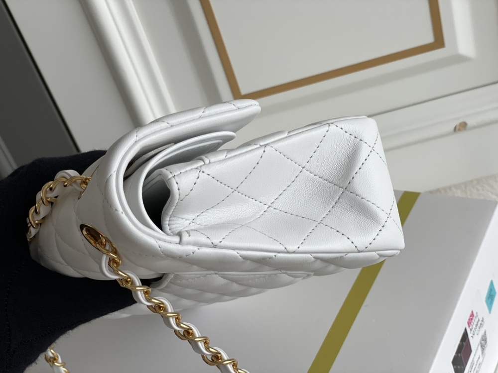 Chanel 𝘾𝙡𝙖𝙨𝙨𝙞𝙘 𝙁𝙡𝙖𝙥 CF bag 23C 1112 PM 23cm Mirror Boutique