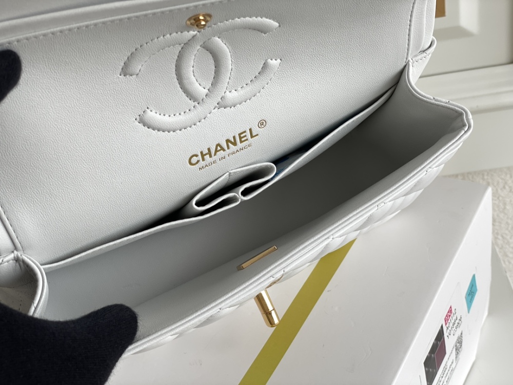 Chanel 𝘾𝙡𝙖𝙨𝙨𝙞𝙘 𝙁𝙡𝙖𝙥 CF bag 23C 1112 PM 23cm Mirror Boutique