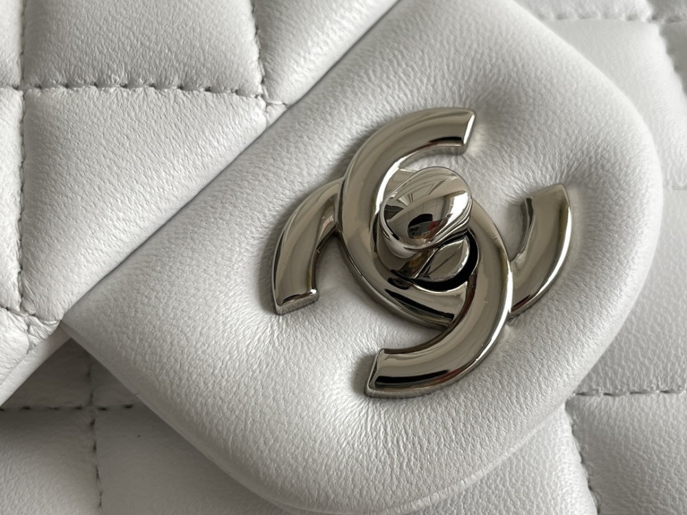 Chanel 𝘾𝙡𝙖𝙨𝙨𝙞𝙘 𝙁𝙡𝙖𝙥 CF bag 23C 1112 PM 23cm Mirror Boutique