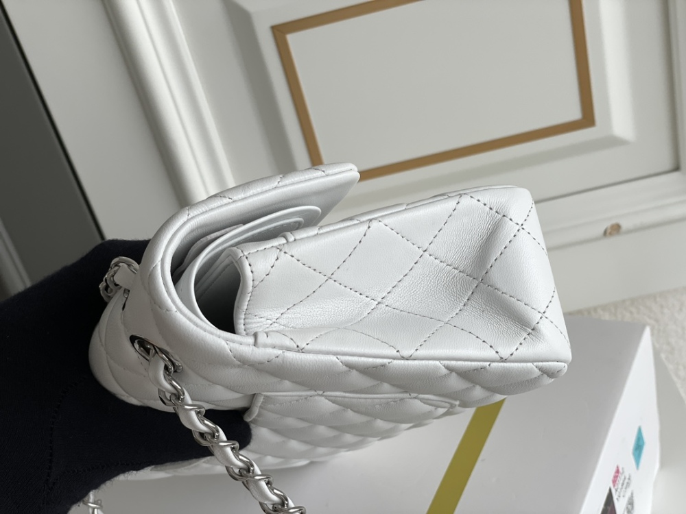 Chanel 𝘾𝙡𝙖𝙨𝙨𝙞𝙘 𝙁𝙡𝙖𝙥 CF bag 23C 1112 PM 23cm Mirror Boutique