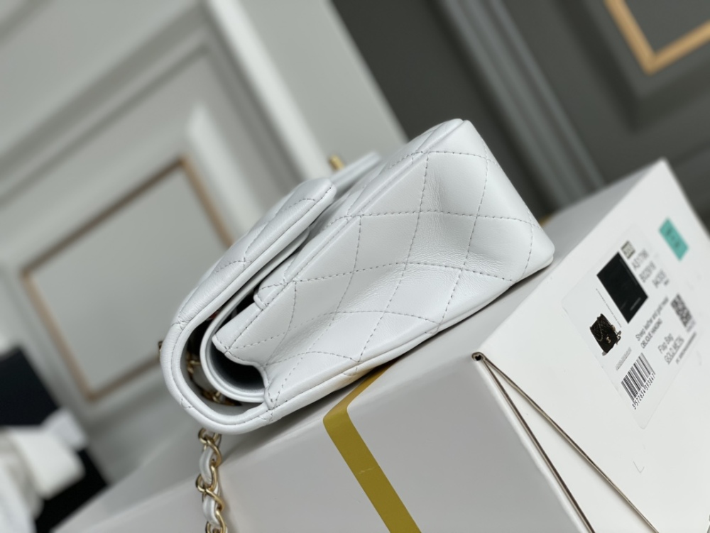 Chanel 𝘾𝙡𝙖𝙨𝙨𝙞𝙘 𝙁𝙡𝙖𝙥 CF bag 23C 1112 MM 25cm Mirror Boutique