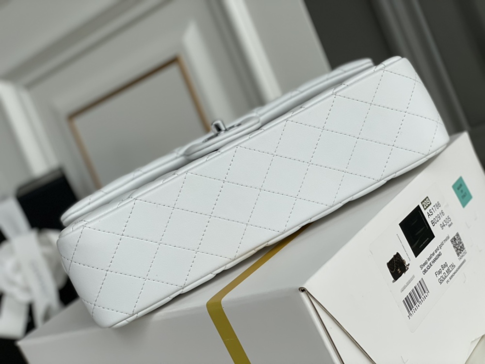 Chanel 𝘾𝙡𝙖𝙨𝙨𝙞𝙘 𝙁𝙡𝙖𝙥 CF bag 23C 1112 MM 25cm Mirror Boutique