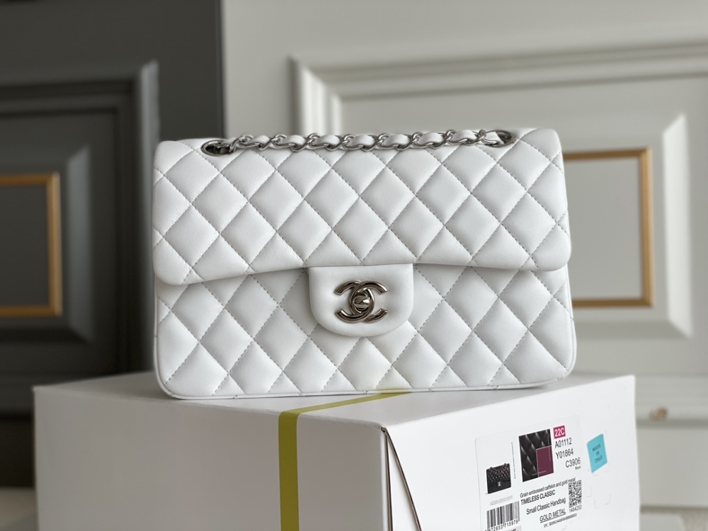 Chanel 𝘾𝙡𝙖𝙨𝙨𝙞𝙘 𝙁𝙡𝙖𝙥 CF bag 23C 1112 PM 23cm Mirror Boutique