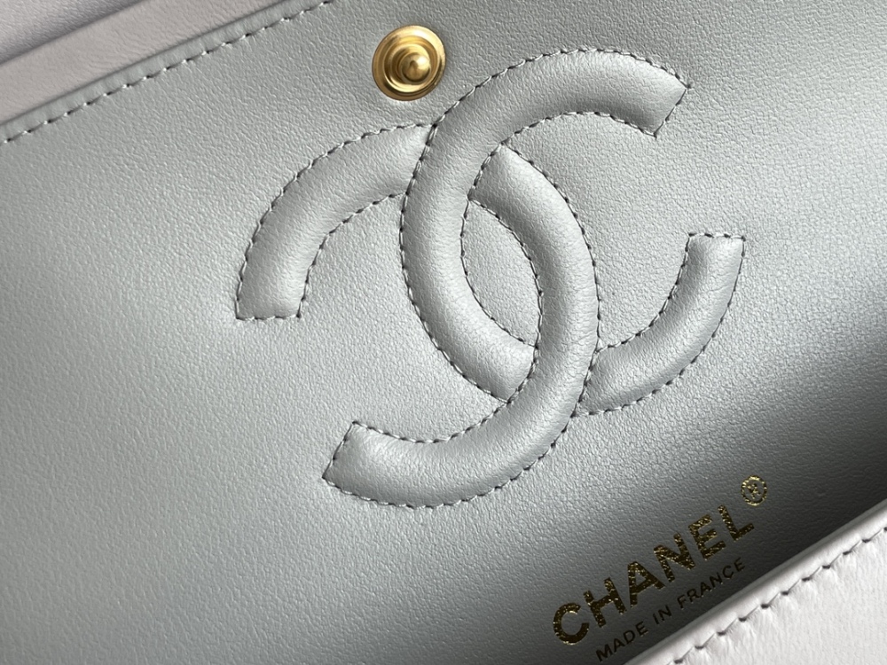 Chanel 𝘾𝙡𝙖𝙨𝙨𝙞𝙘 𝙁𝙡𝙖𝙥 CF bag 23C 1112 MM 25cm Mirror Boutique