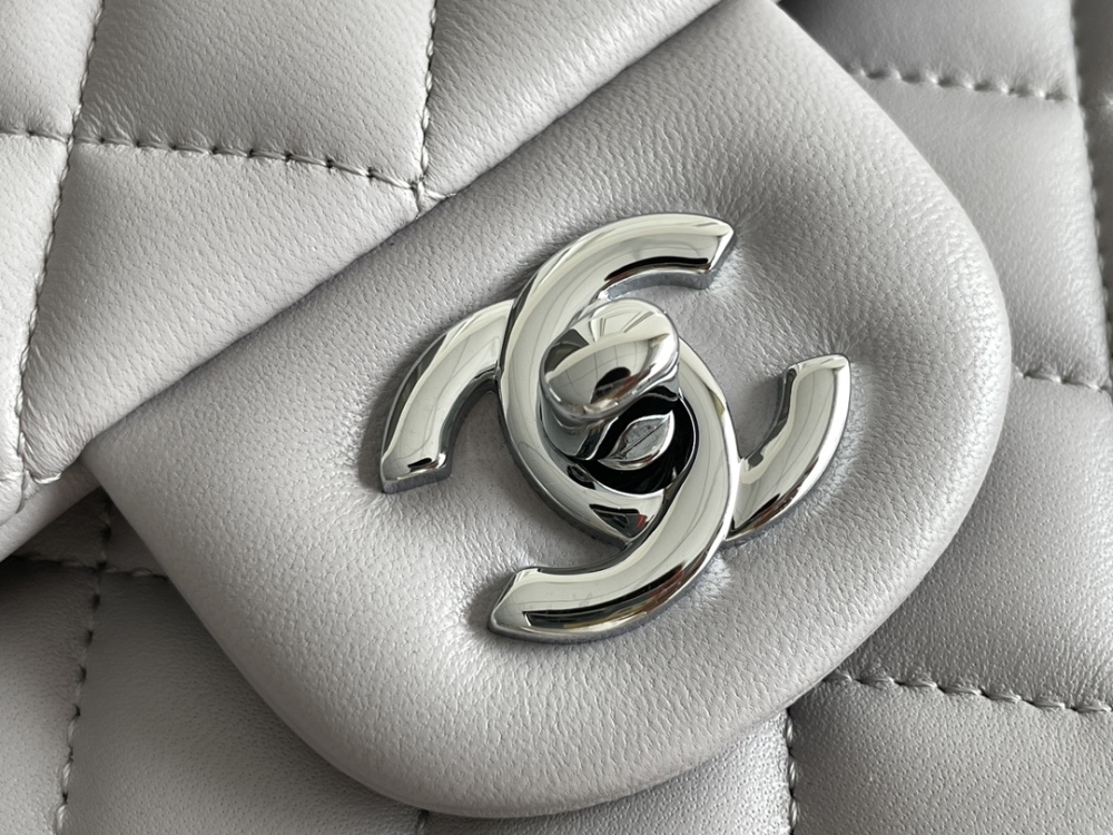 Chanel 𝘾𝙡𝙖𝙨𝙨𝙞𝙘 𝙁𝙡𝙖𝙥 CF bag 23C 1112 MM 25cm Mirror Boutique