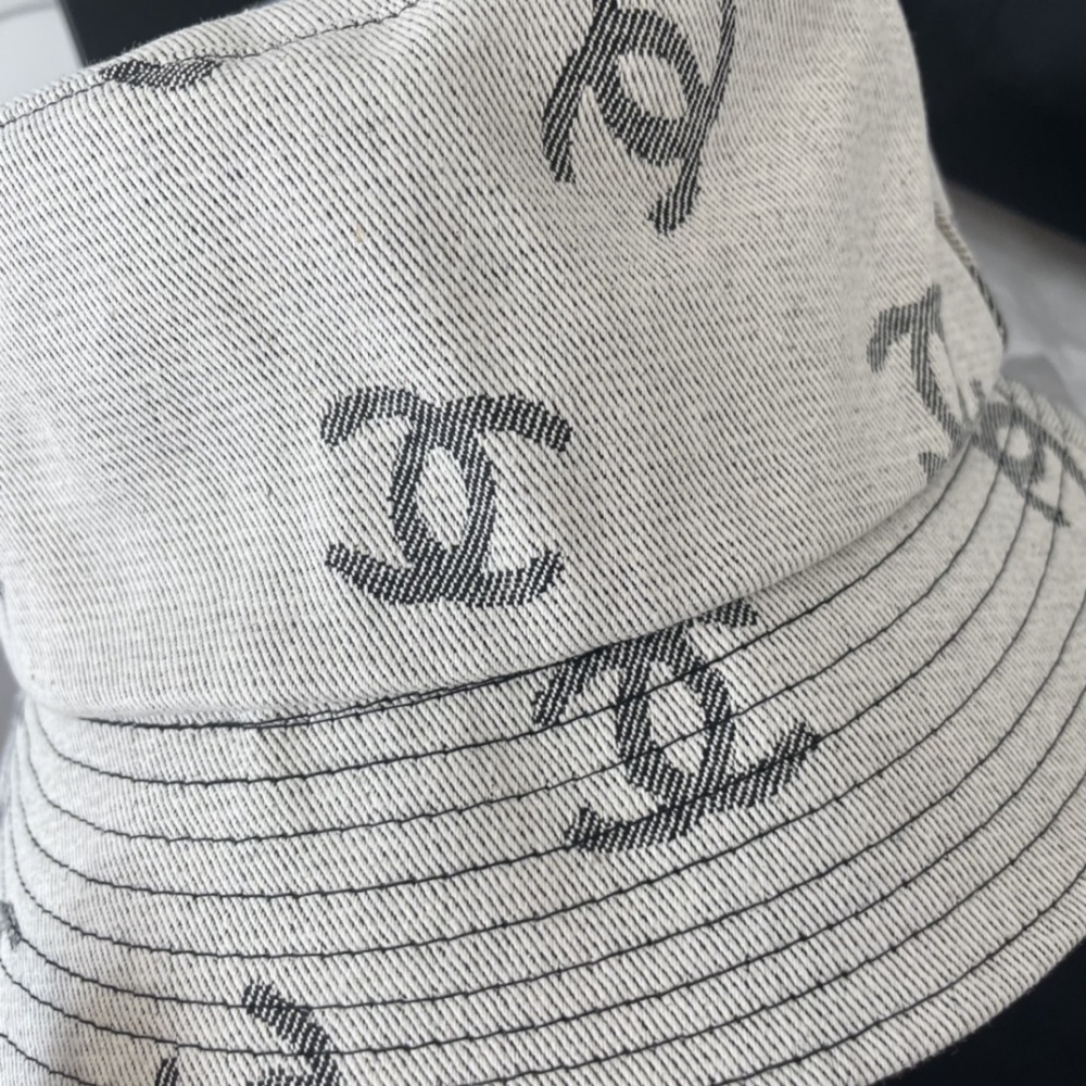 CHANEL  bucket hat