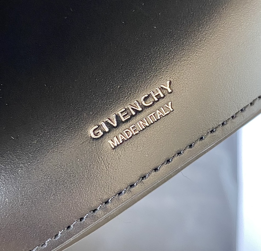 Givenchy 🇫🇷 4g88 Hobo box leather Mirror Boutique