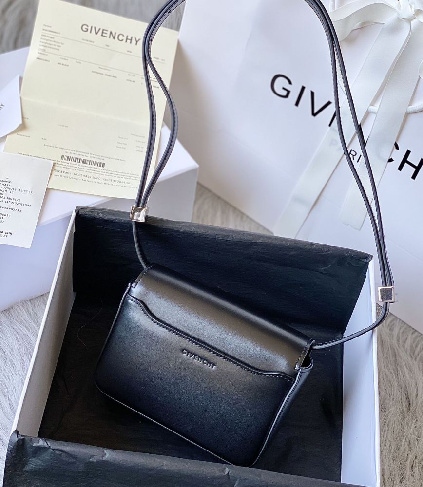 Givenchy 🇫🇷 4g88 Hobo box leather Mirror Boutique