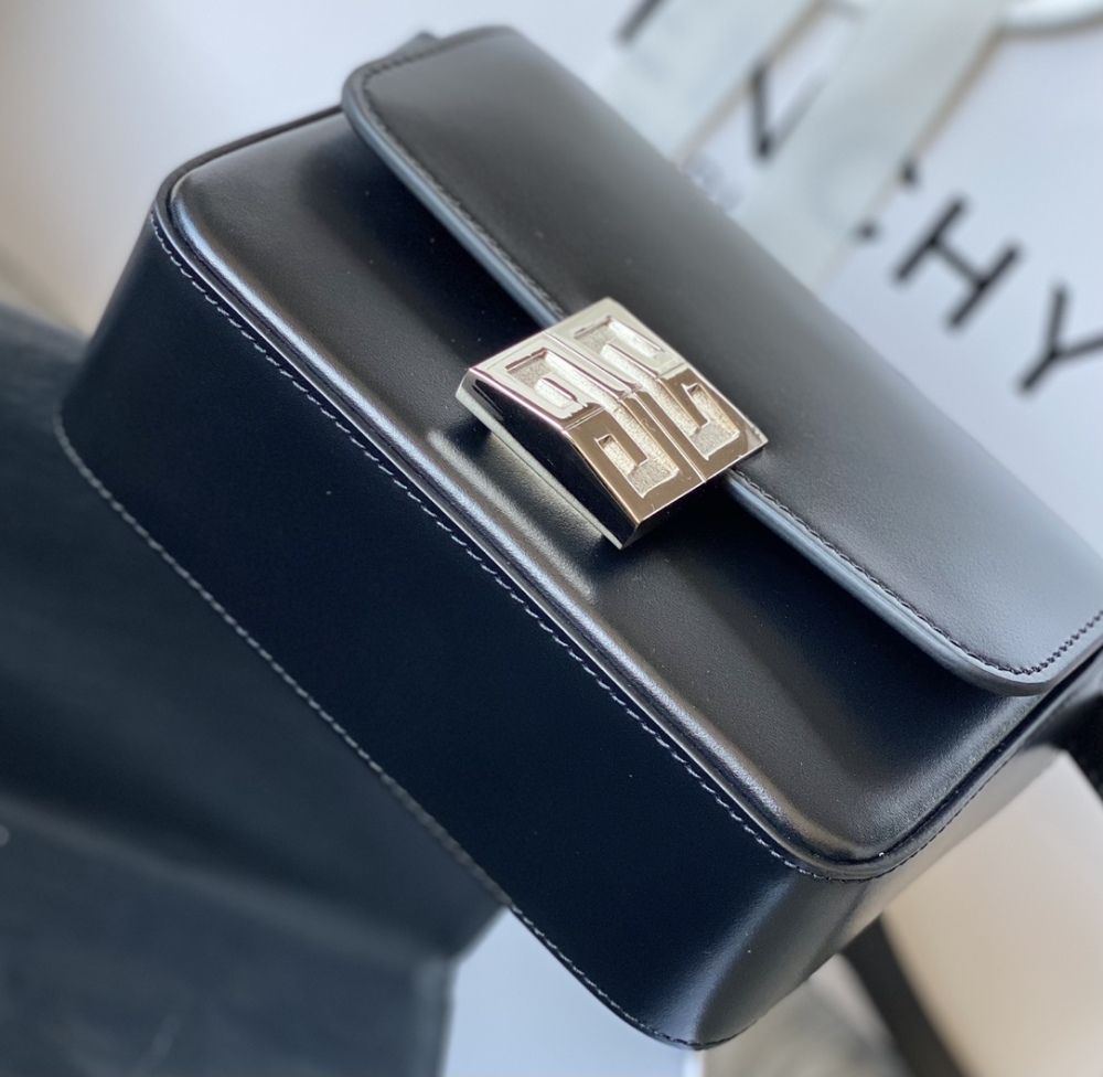 Givenchy 🇫🇷 4g88 Hobo box leather Mirror Boutique