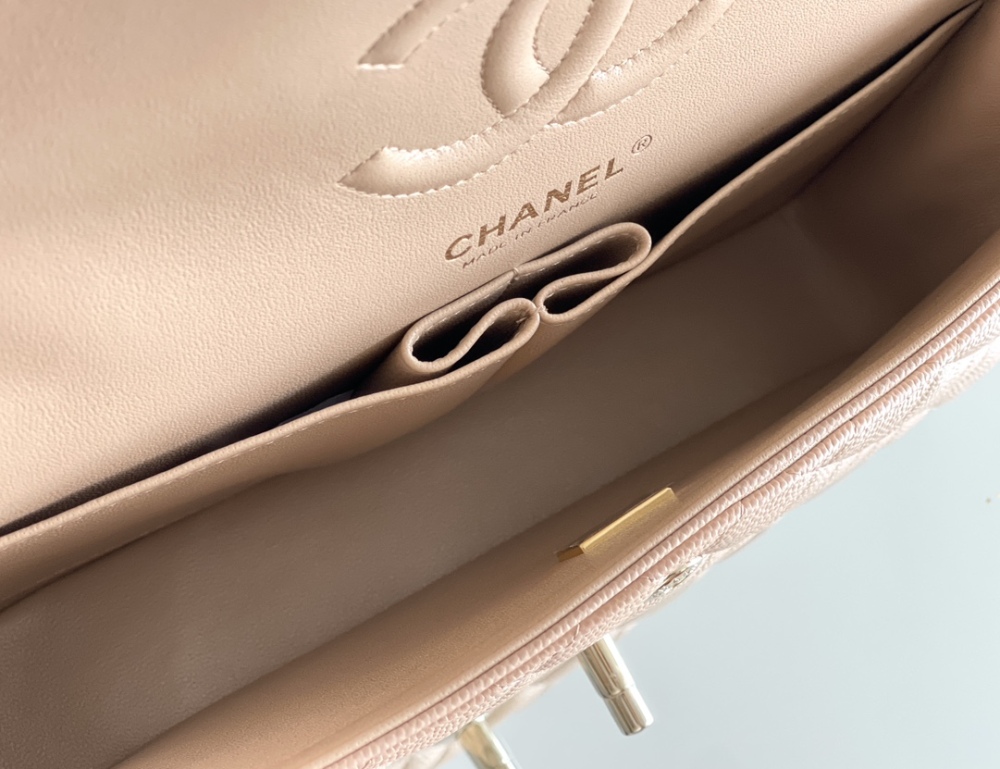 Chanel 𝘾𝙡𝙖𝙨𝙨𝙞𝙘 𝙁𝙡𝙖𝙥 bag MM 25cm Mirror Boutique