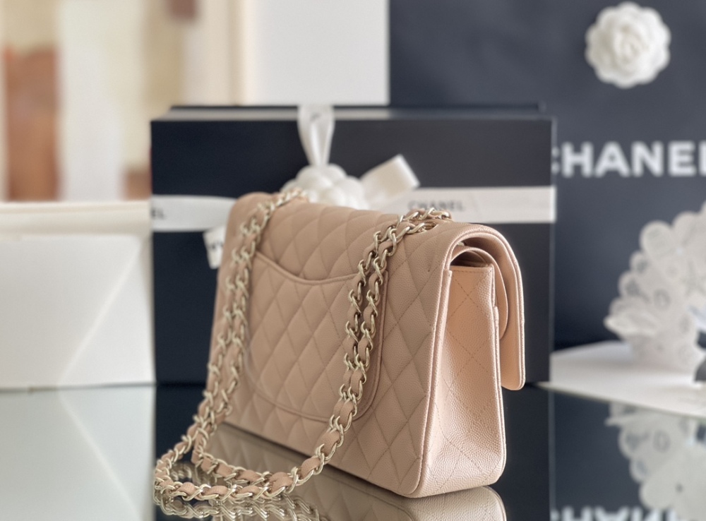 Chanel 𝘾𝙡𝙖𝙨𝙨𝙞𝙘 𝙁𝙡𝙖𝙥 bag MM 25cm Mirror Boutique
