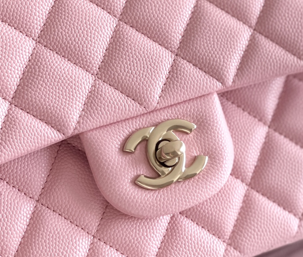 Chanel 𝘾𝙡𝙖𝙨𝙨𝙞𝙘 𝙁𝙡𝙖𝙥 bag MM 25cm Mirror Boutique