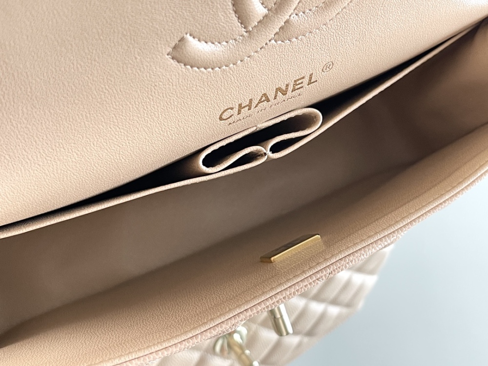 Chanel 𝘾𝙡𝙖𝙨𝙨𝙞𝙘 𝙁𝙡𝙖𝙥 bag 23cm Mirror Boutique