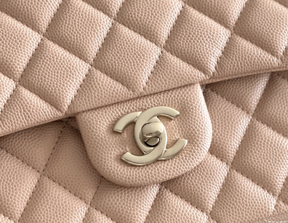 Chanel 𝘾𝙡𝙖𝙨𝙨𝙞𝙘 𝙁𝙡𝙖𝙥 bag MM 25cm Mirror Boutique