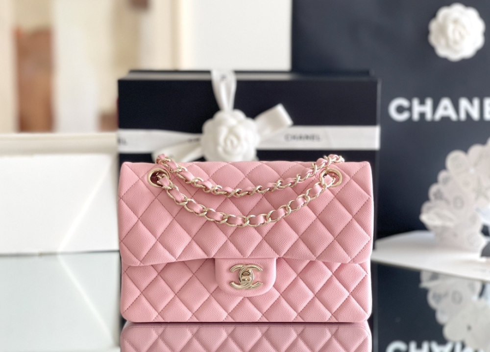 Chanel 𝘾𝙡𝙖𝙨𝙨𝙞𝙘 𝙁𝙡𝙖𝙥 bag 23cm Mirror Boutique