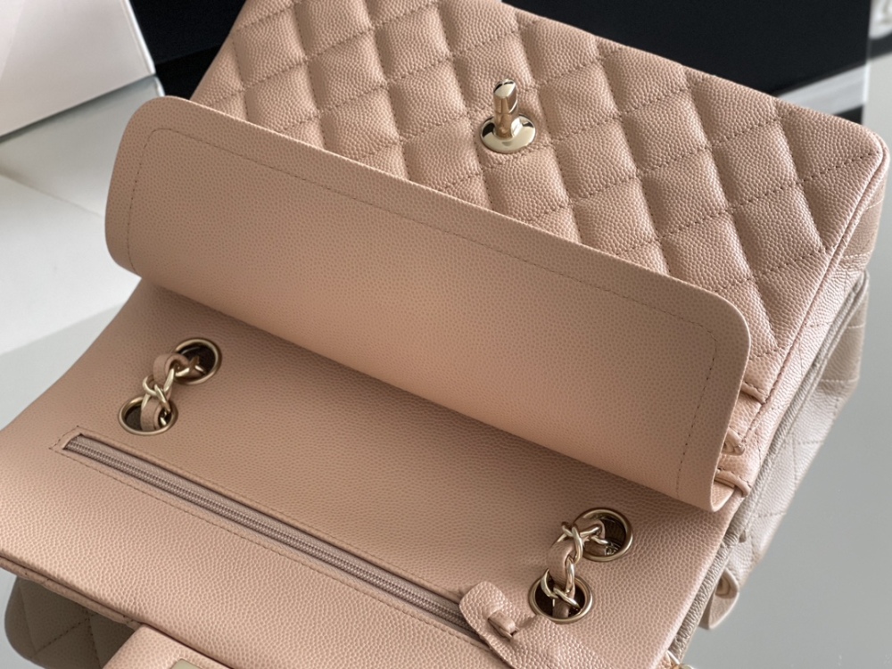 Chanel 𝘾𝙡𝙖𝙨𝙨𝙞𝙘 𝙁𝙡𝙖𝙥 bag 23cm Mirror Boutique