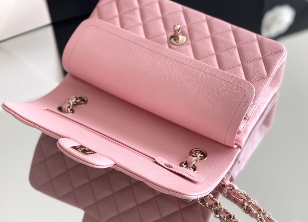 Chanel 𝘾𝙡𝙖𝙨𝙨𝙞𝙘 𝙁𝙡𝙖𝙥 bag 23cm Mirror Boutique
