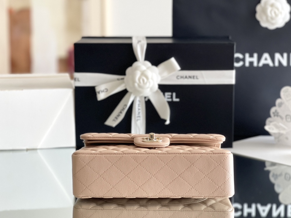 Chanel 𝘾𝙡𝙖𝙨𝙨𝙞𝙘 𝙁𝙡𝙖𝙥 bag 23cm Mirror Boutique