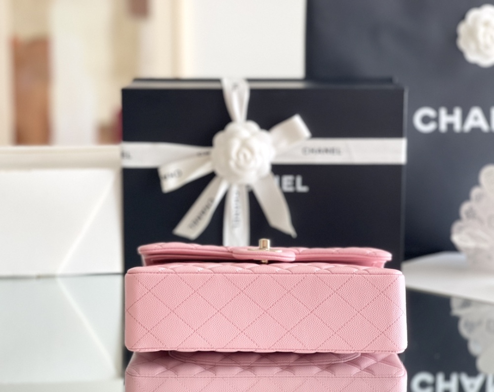 Chanel 𝘾𝙡𝙖𝙨𝙨𝙞𝙘 𝙁𝙡𝙖𝙥 bag 23cm Mirror Boutique