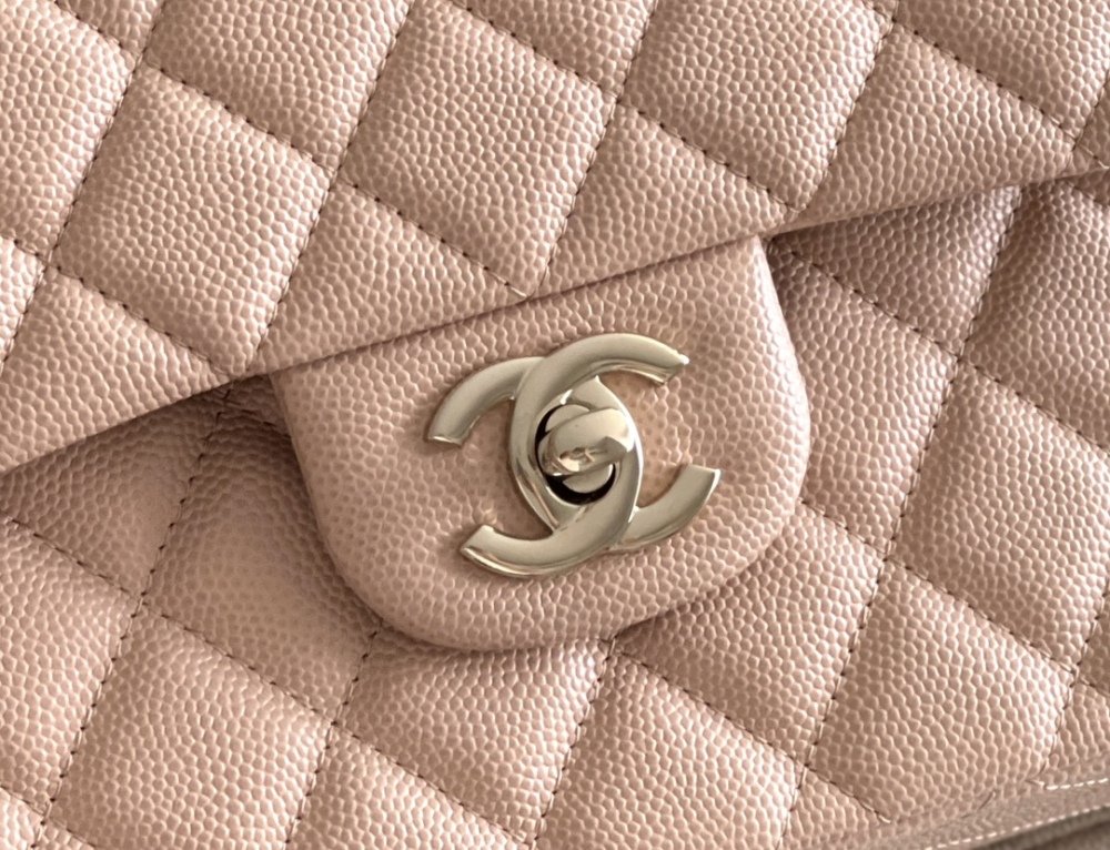 Chanel 𝘾𝙡𝙖𝙨𝙨𝙞𝙘 𝙁𝙡𝙖𝙥 bag 23cm Mirror Boutique