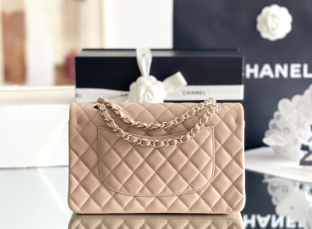 Chanel 𝘾𝙡𝙖𝙨𝙨𝙞𝙘 𝙁𝙡𝙖𝙥 bag MM 25cm Mirror Boutique