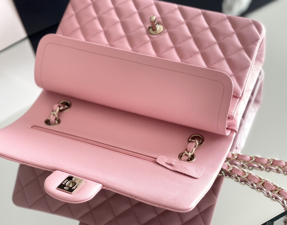 Chanel 𝘾𝙡𝙖𝙨𝙨𝙞𝙘 𝙁𝙡𝙖𝙥 bag MM 25cm Mirror Boutique