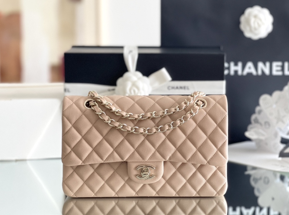Chanel 𝘾𝙡𝙖𝙨𝙨𝙞𝙘 𝙁𝙡𝙖𝙥 bag MM 25cm Mirror Boutique