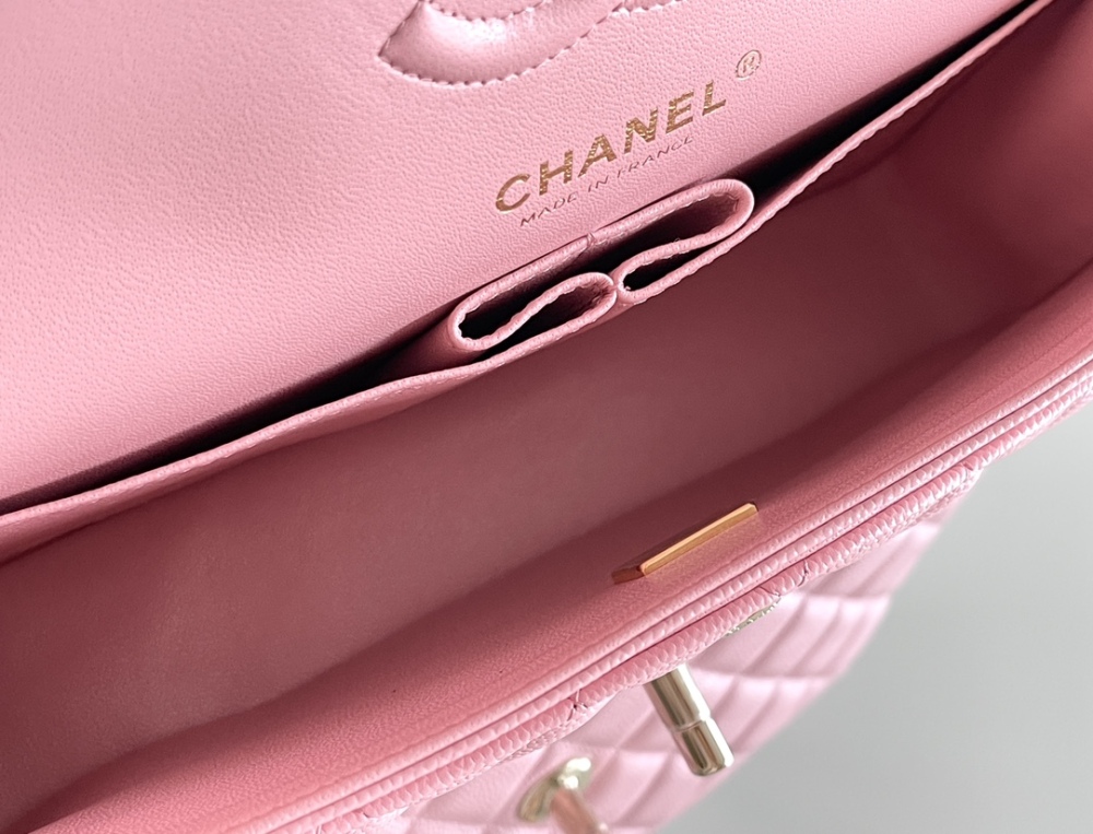 Chanel 𝘾𝙡𝙖𝙨𝙨𝙞𝙘 𝙁𝙡𝙖𝙥 bag 23cm Mirror Boutique