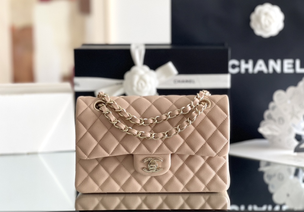 Chanel 𝘾𝙡𝙖𝙨𝙨𝙞𝙘 𝙁𝙡𝙖𝙥 bag 23cm Mirror Boutique
