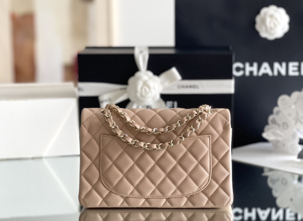 Chanel 𝘾𝙡𝙖𝙨𝙨𝙞𝙘 𝙁𝙡𝙖𝙥 bag 23cm Mirror Boutique