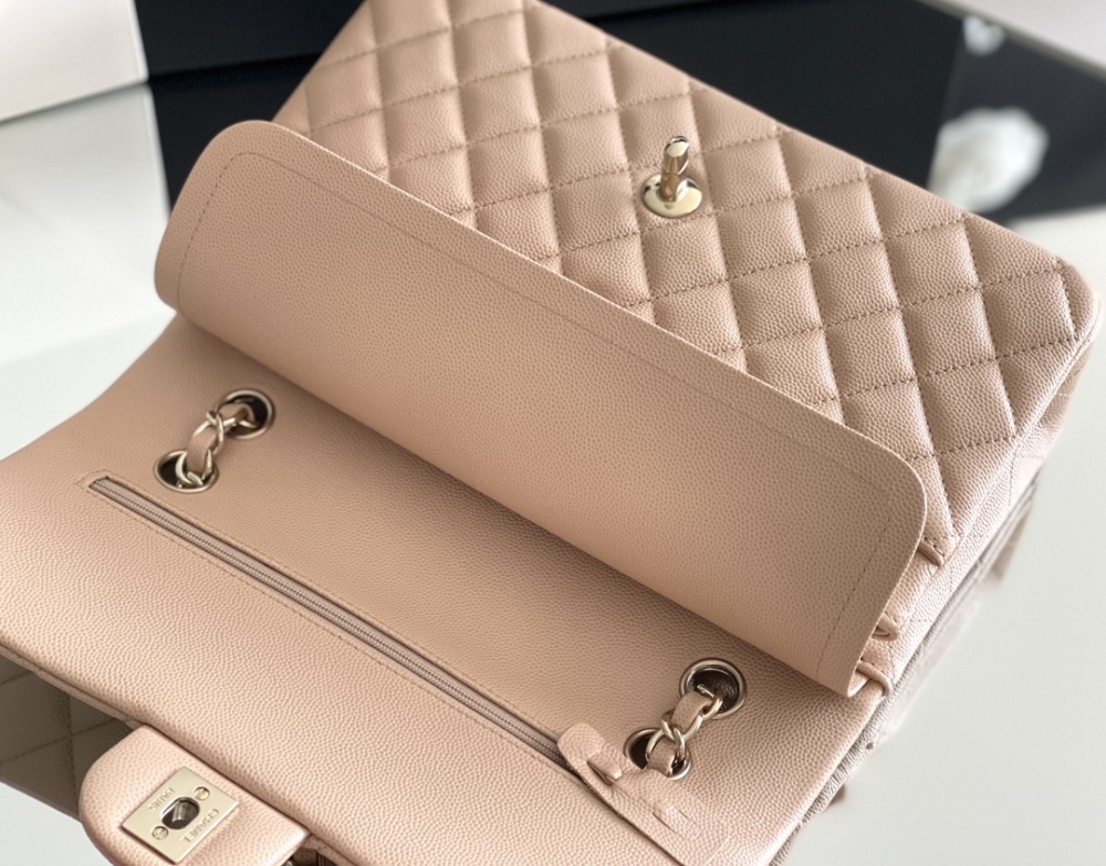 Chanel 𝘾𝙡𝙖𝙨𝙨𝙞𝙘 𝙁𝙡𝙖𝙥 bag MM 25cm Mirror Boutique