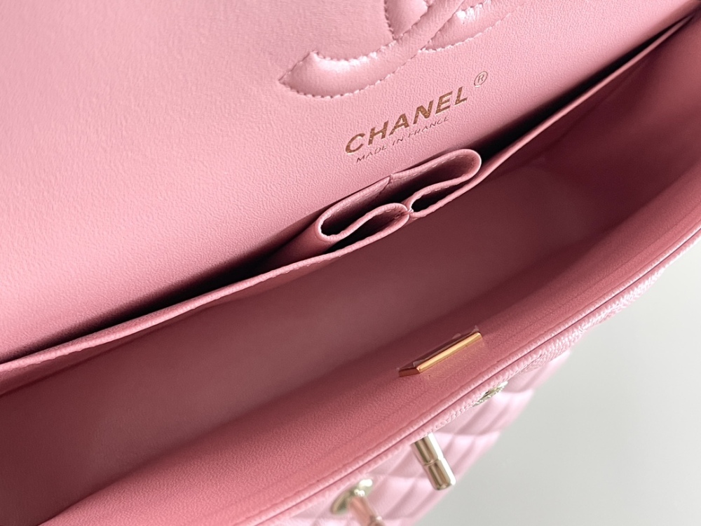 Chanel 𝘾𝙡𝙖𝙨𝙨𝙞𝙘 𝙁𝙡𝙖𝙥 bag MM 25cm Mirror Boutique