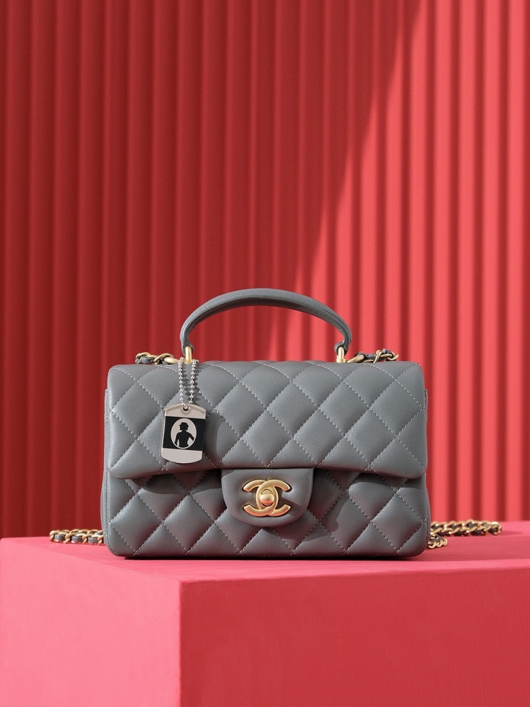 Chanel  𝐌𝐢𝐧𝐢 𝐂𝐟 𝐇𝐚𝐧𝐝𝐥𝐞 2431 Mirror Boutique