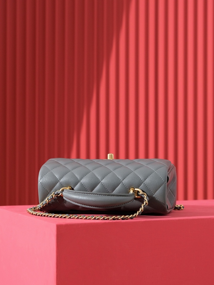 Chanel  𝐌𝐢𝐧𝐢 𝐂𝐟 𝐇𝐚𝐧𝐝𝐥𝐞 2431 Mirror Boutique