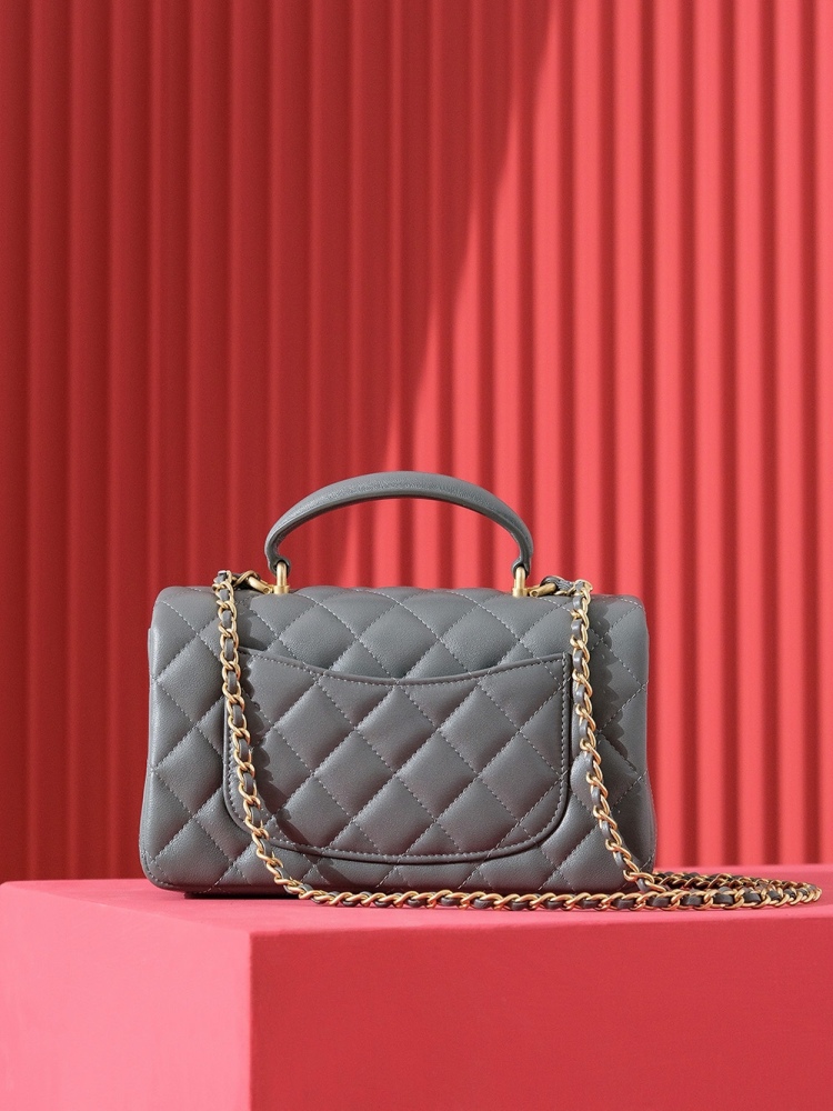 Chanel  𝐌𝐢𝐧𝐢 𝐂𝐟 𝐇𝐚𝐧𝐝𝐥𝐞 2431 Mirror Boutique
