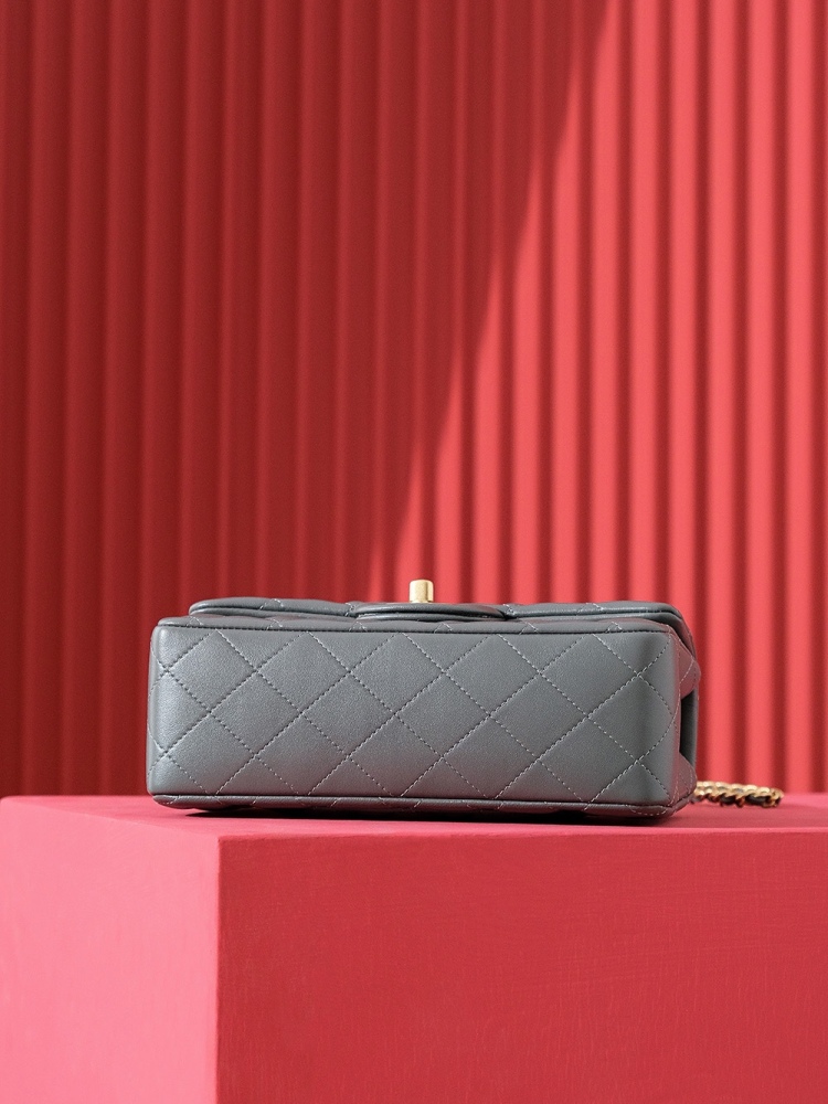 Chanel  𝐌𝐢𝐧𝐢 𝐂𝐟 𝐇𝐚𝐧𝐝𝐥𝐞 2431 Mirror Boutique