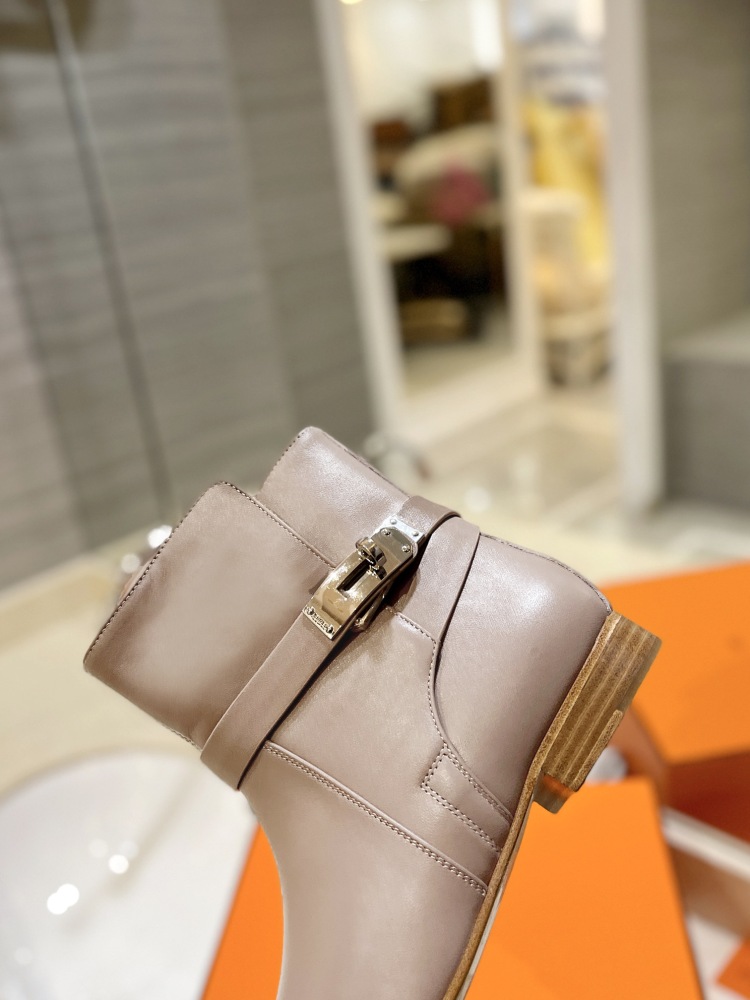 Hermes boots 𝓗𝓮𝓻𝓶𝓮𝓢