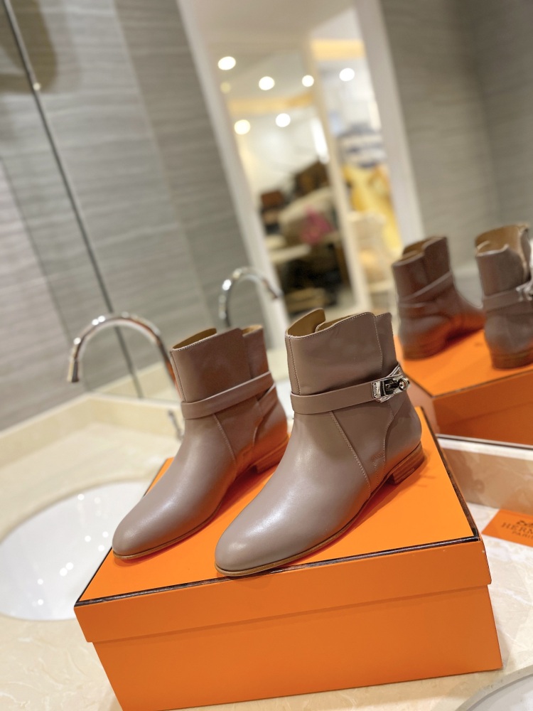 Hermes boots 𝓗𝓮𝓻𝓶𝓮𝓢