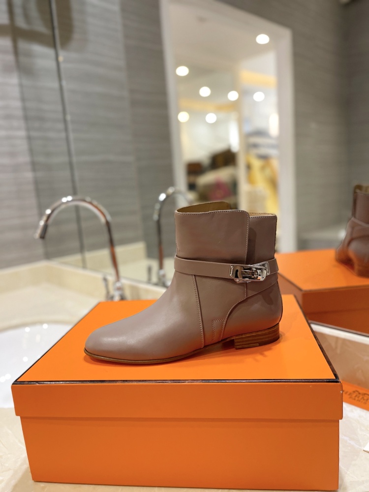 Hermes boots 𝓗𝓮𝓻𝓶𝓮𝓢