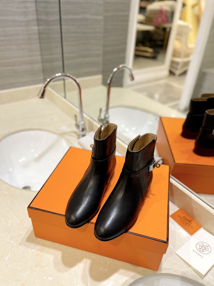 Hermes boots 𝓗𝓮𝓻𝓶𝓮𝓢