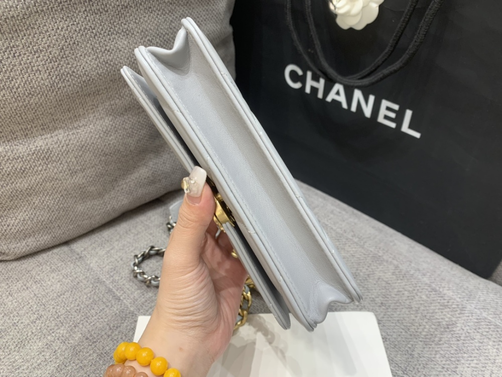 Chanel 19bag wo𝙲 Mirror Boutique