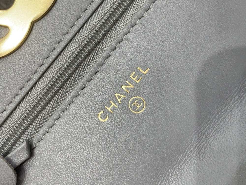 Chanel 19bag wo𝙲 Mirror Boutique
