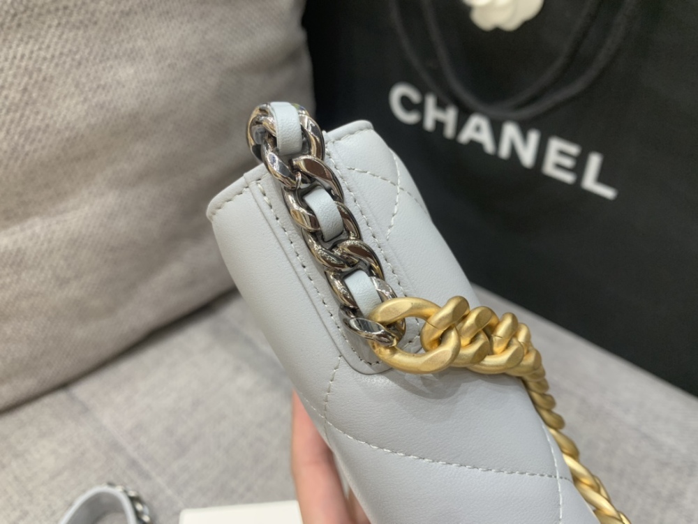Chanel 19bag wo𝙲 Mirror Boutique