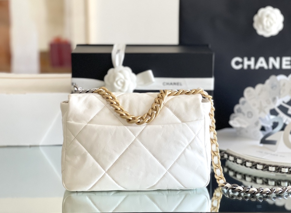 Chanel 19bag 26m Mirror Boutique