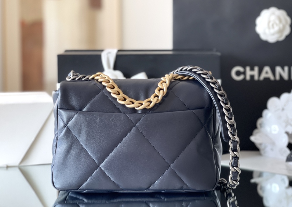 Chanel 19bag 26m Mirror Boutique